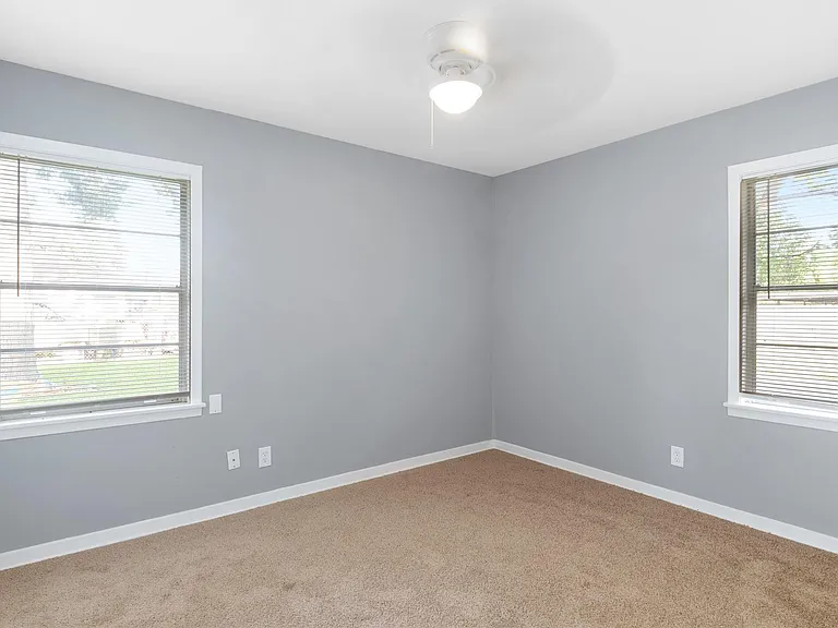 10502 Royal Oaks Dr — Photo 15