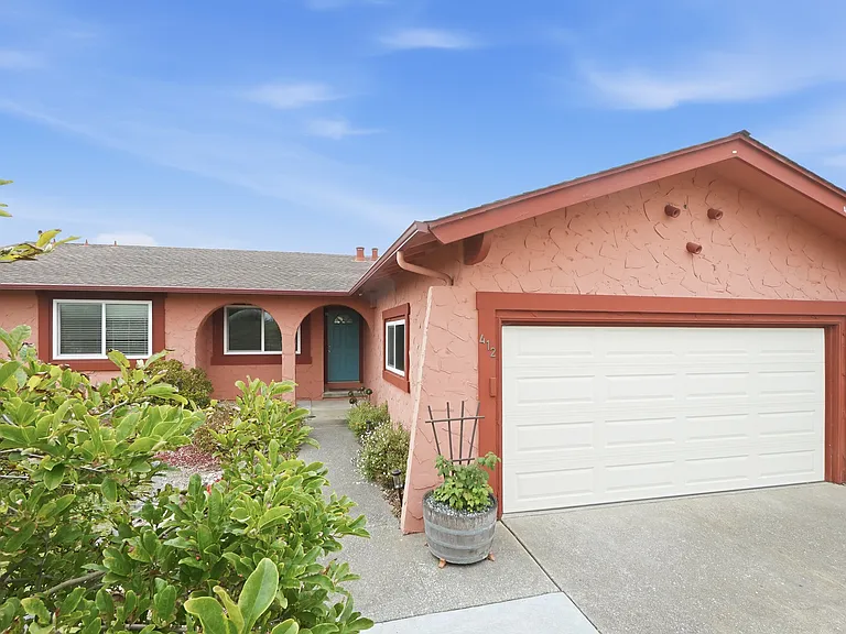 412 Kehoe Ave — Photo 1