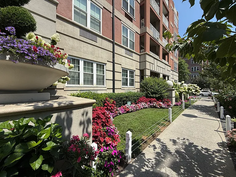 50 Oceana Dr W #6 — Photo 3