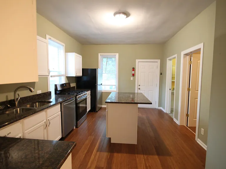 2115 W Wellington Ave #1R — Photo 5