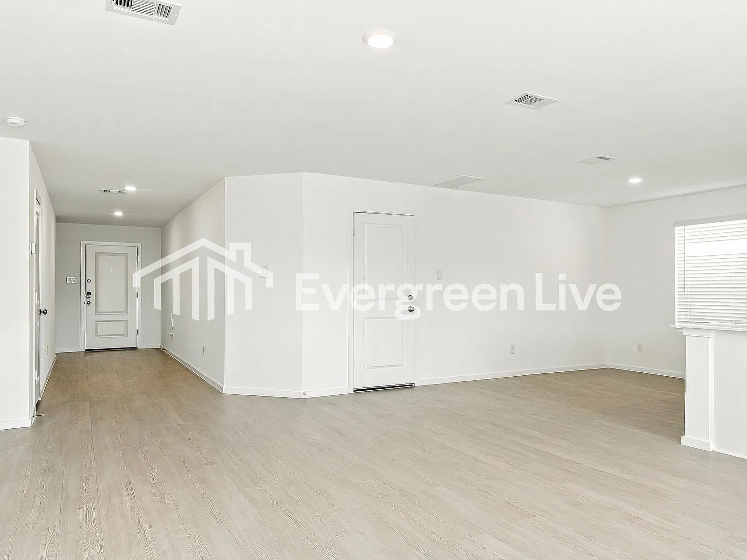 4 bed, 2.5 bath, 1979 sqft, $1,995 — Photo 4