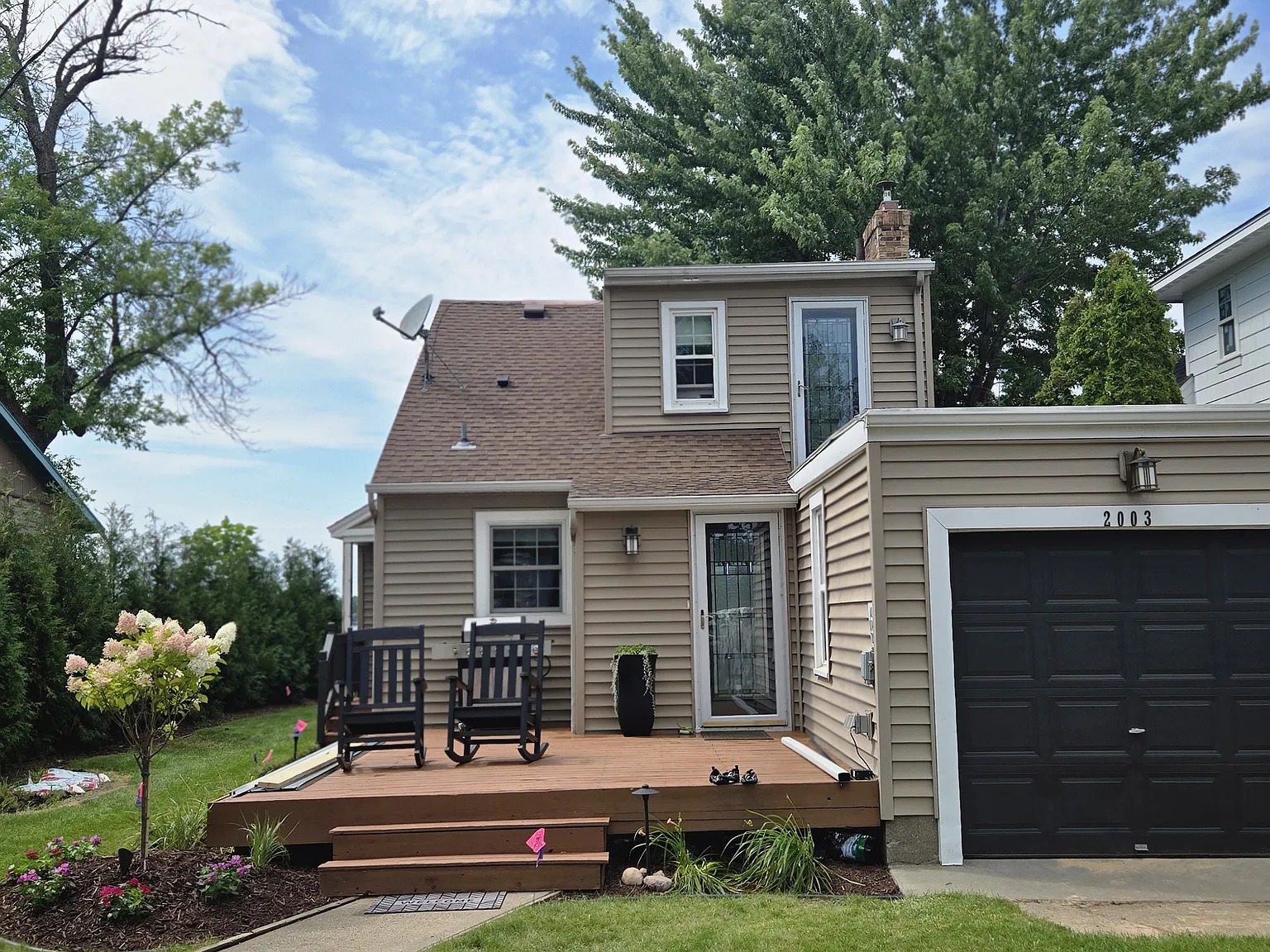 3 bed, 1.5 bath, 1229 sqft, $2,995 — Photo 3
