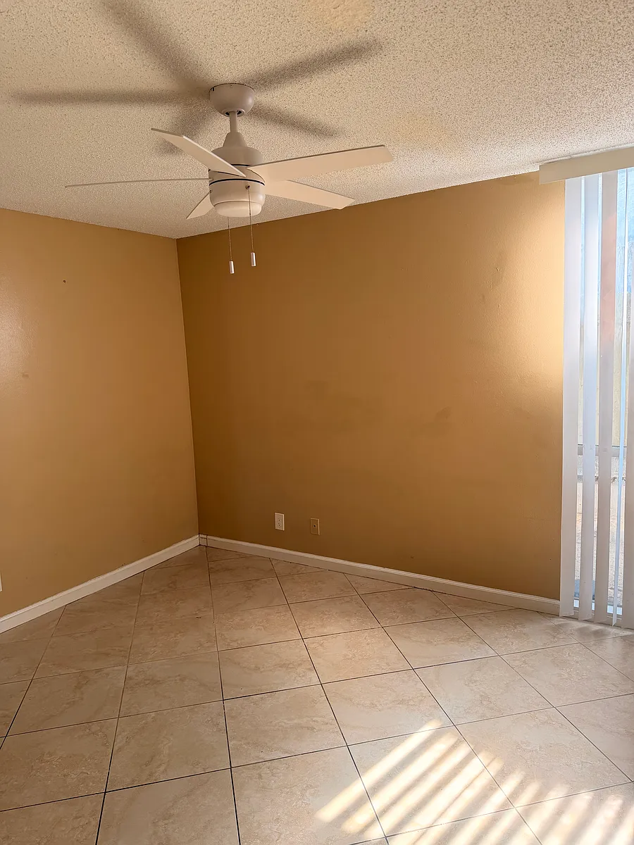 Building Photo - 74546 Driftwood Dr #7