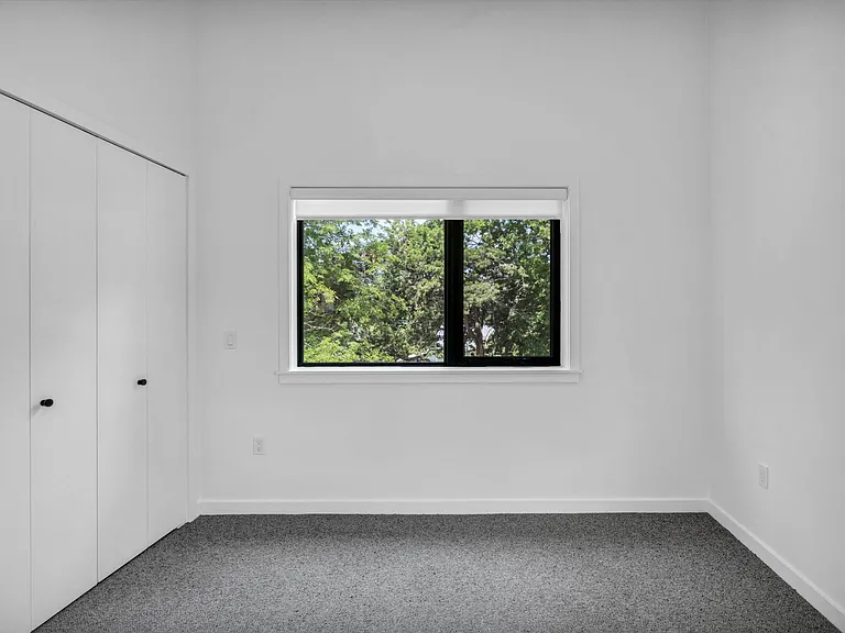 2403 Wilson St — Photo 13