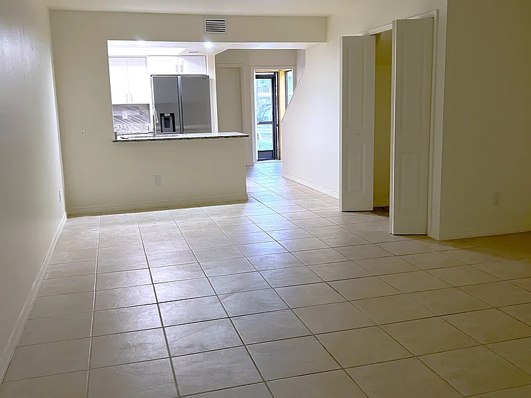 1510 SW 47th Ter #102 — Photo 5