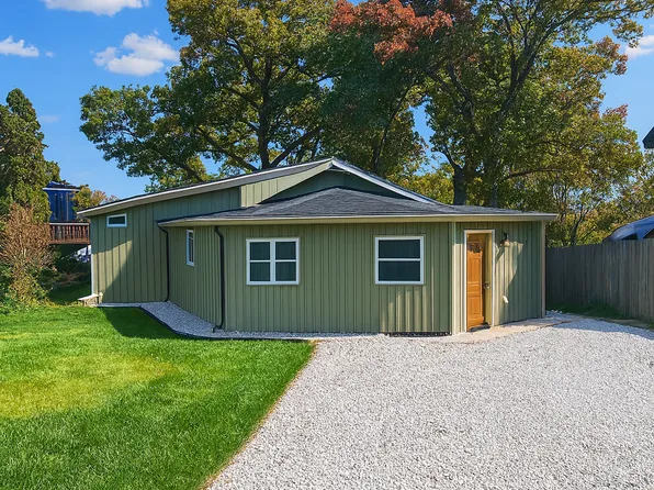 806 Peter St, McHenry, IL 60051