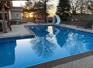 5902 Hilltop St, Papillion, NE 68133