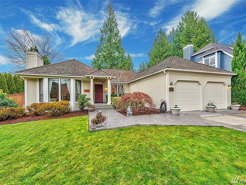 Move-In Ready Home Located In A Fabulous Issaquah Location.....Close To Freeways, Restaurants, And Amenities.  Welcome Home!