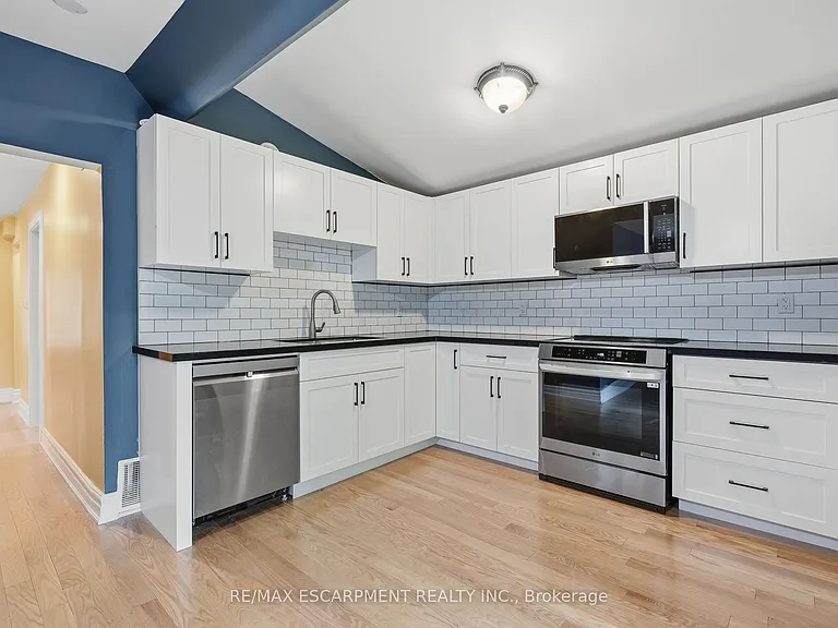 359 Herkimer St #UPPER — Photo 17