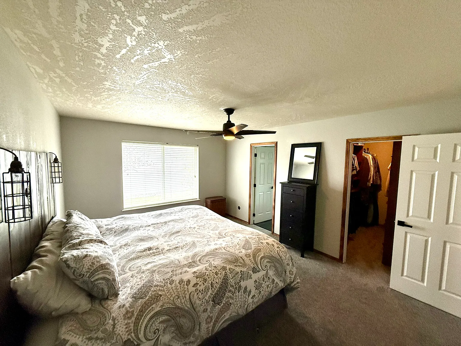 5 bed, 2980 sqft, $3,500 — Photo 3