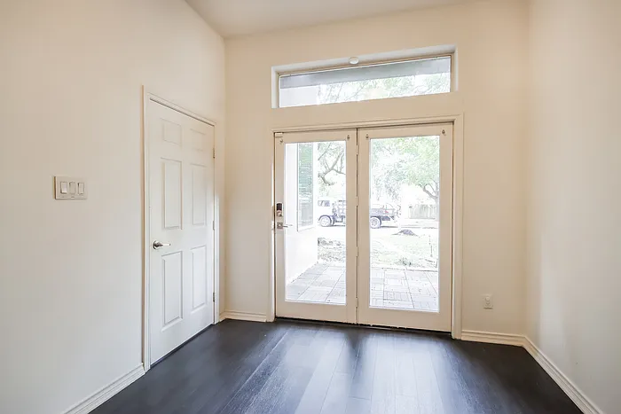 10518 Moorcreek Dr — Photo 6