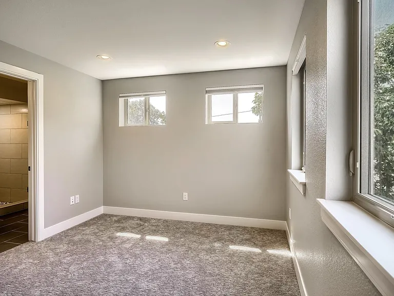 718 W 1st Ave — Photo 25