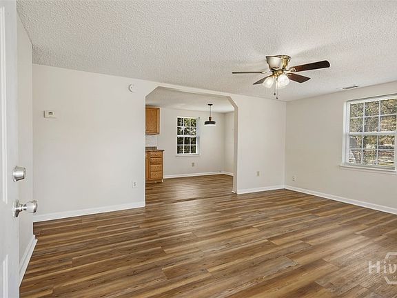 4th image of 404 S Maple Street