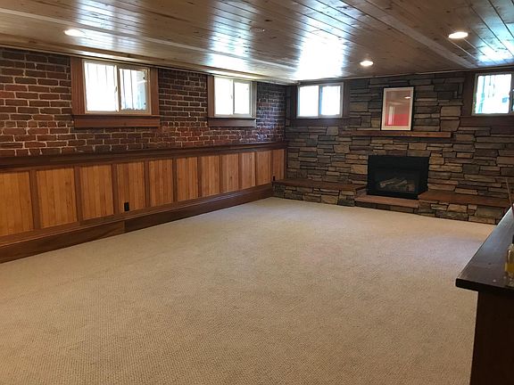 living room w/ gas fireplace