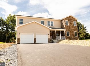 3417 W Walker Rd, WALNUTPORT, PA 18088