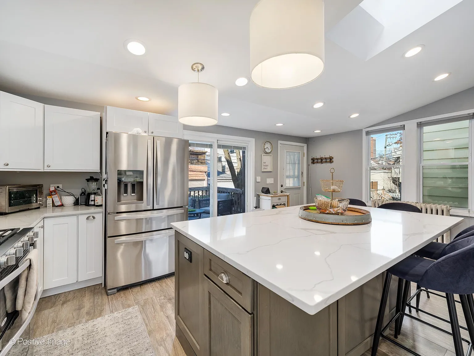 2 bed, 1700 sqft, $5,300 — Photo 3