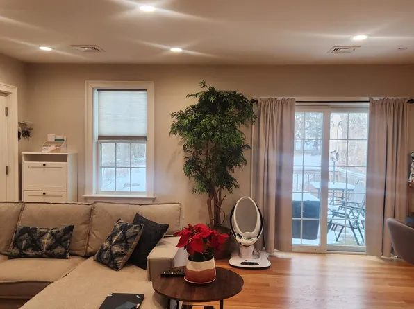 158 Hayden Rowe St Suite 3, Hopkinton, MA 01748