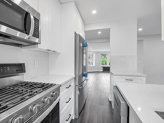 3rd image of 78-06 Main St #2L