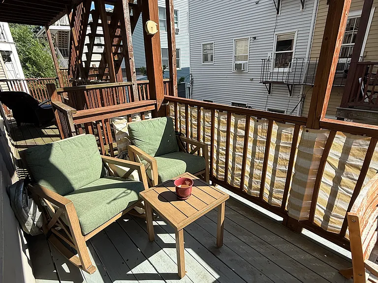 289 W 2nd St #2 — Photo 22