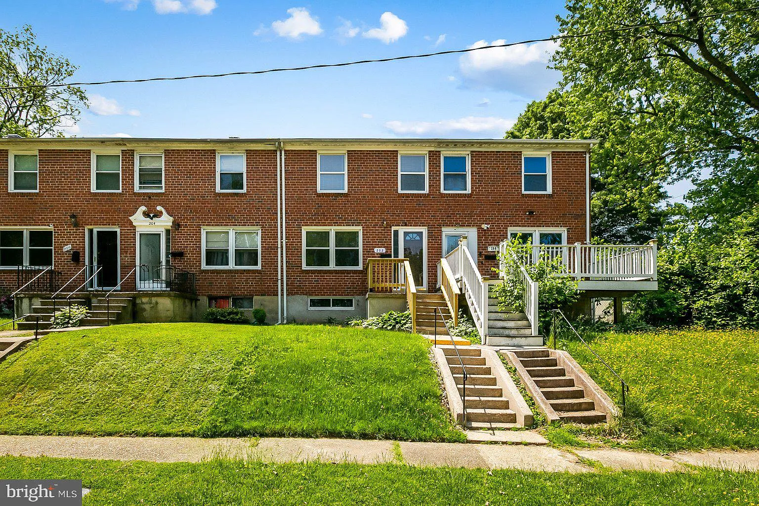 3 bed, 1.5 bath, 1224 sqft, $2,100 — Photo 2