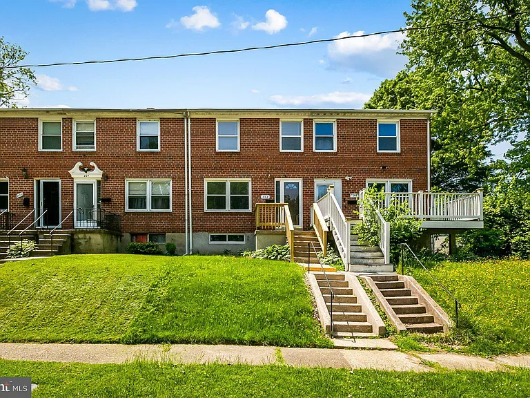 202 Cove Rd — Photo 2
