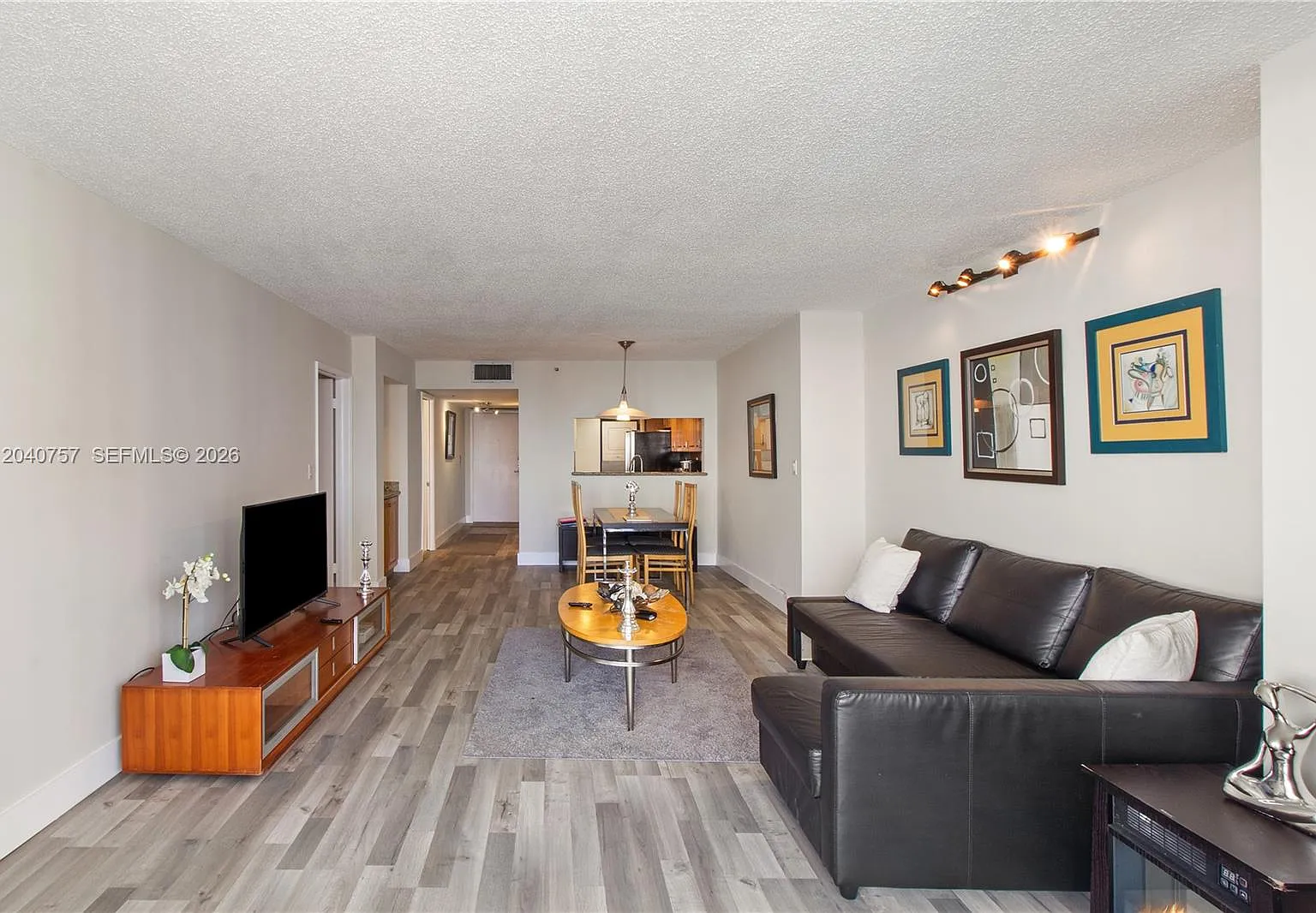Venetia Condo — Photo 3