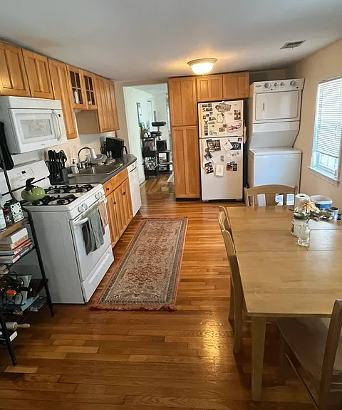 Taylor St — Photo 1