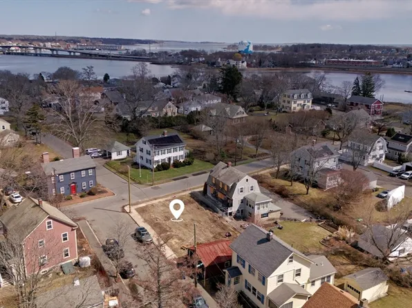 35 Felt St, Salem, MA 01970