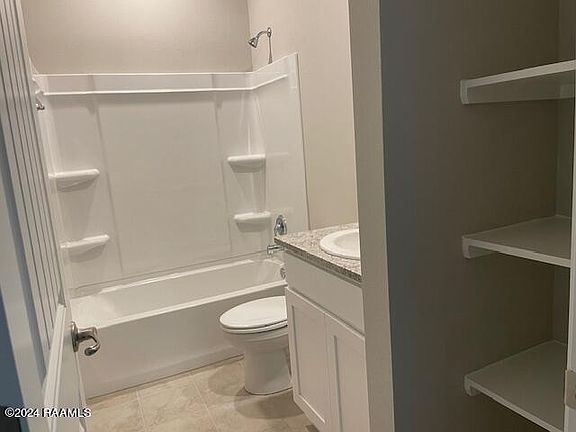 3rd image of 513 Broussard Hill Dr
