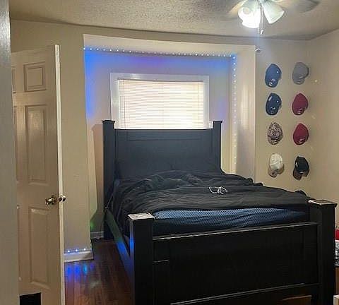 4th image of 702 Webster St