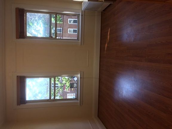 4th image of 2367 Crescent St #3