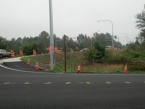 4th image of 4033 Pacific Hwy