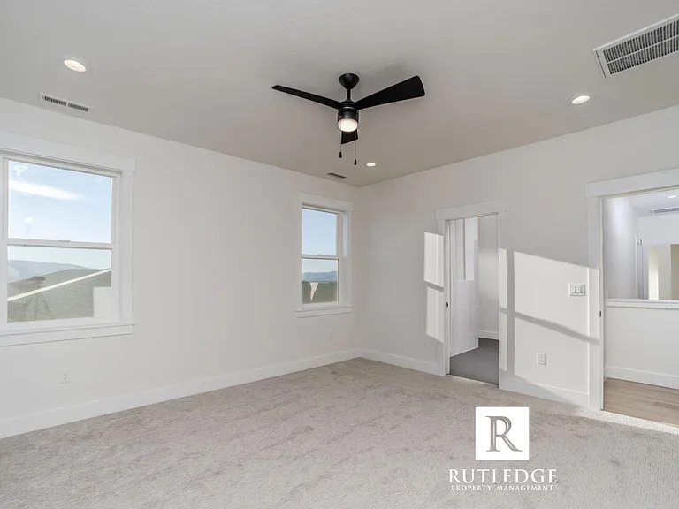 3282 Sky Way — Photo 17