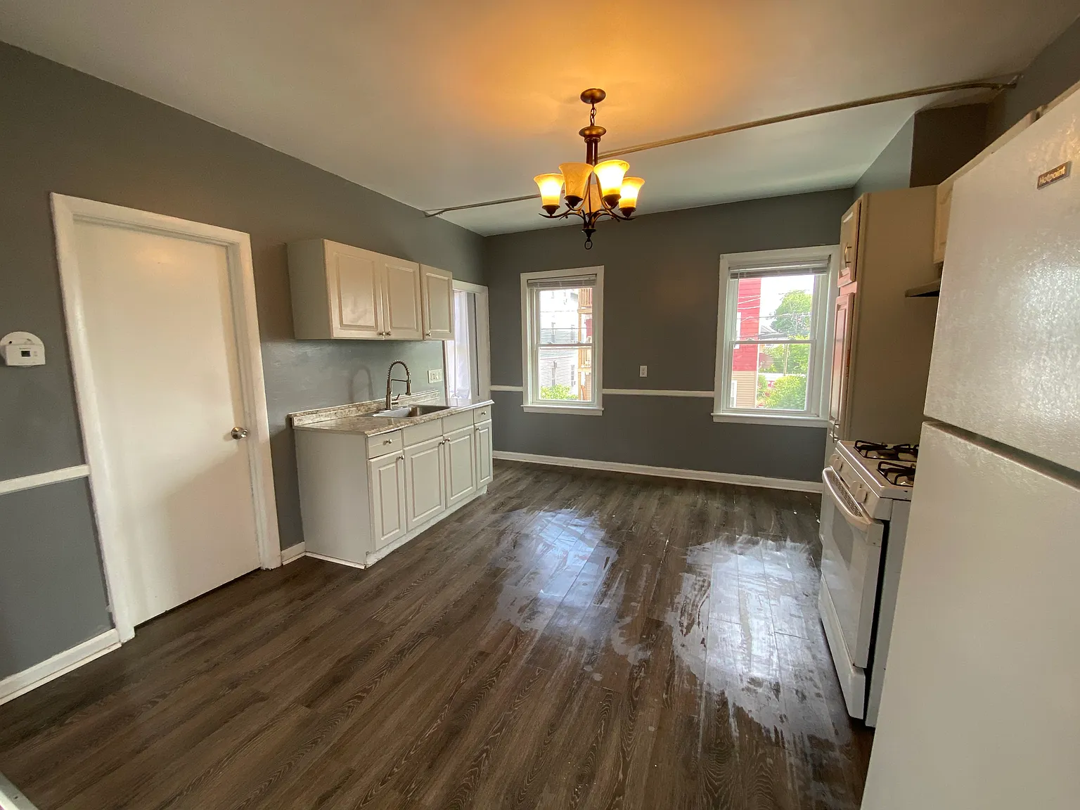 3 bed, 4644 sqft, $1,995 — Photo 2