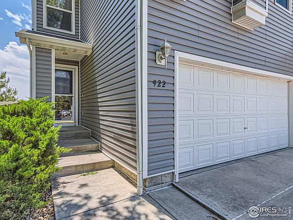3rd image of 922 Canary Ct