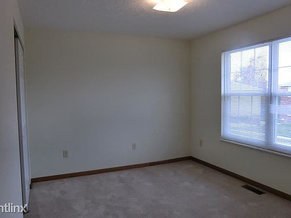 465 Bedroom 2 11-12-11