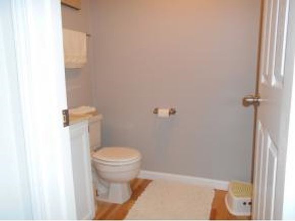 4th image of 912 White Birch Ln