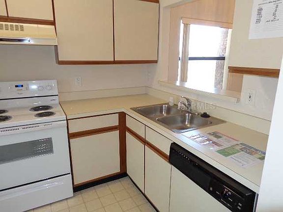 3rd image of 2540 King Oak Cir