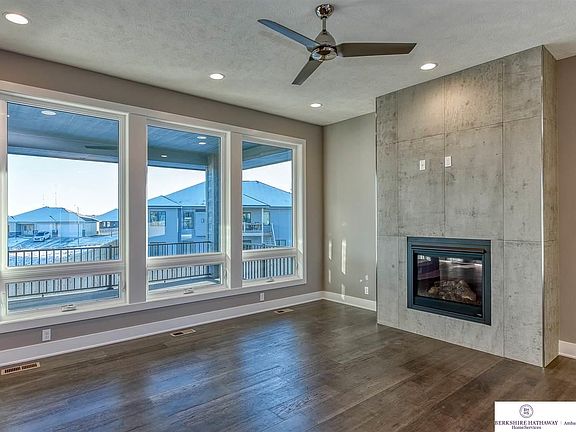 3rd image of 18357 Lake Cir