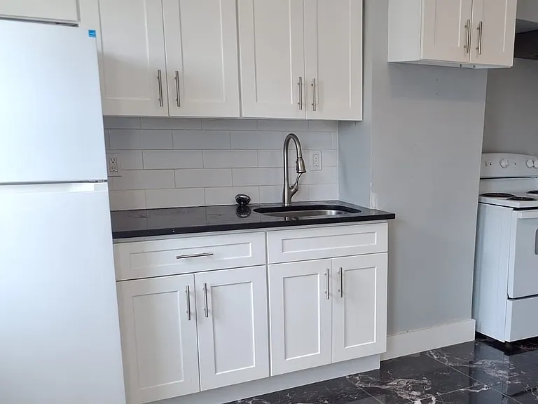 2 Whelan Pl #1L — Photo 2