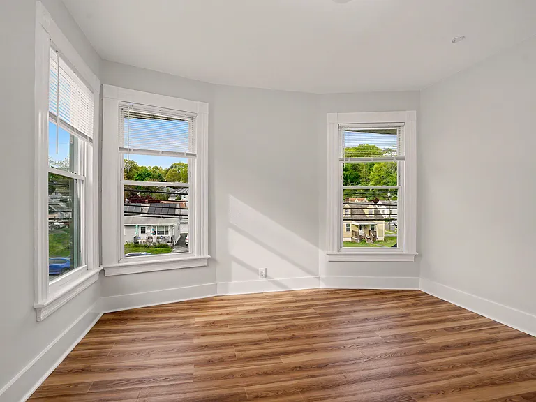 156 Hawthorne Ave — Photo 21