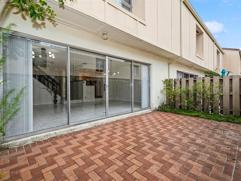 8208 NW 8th Pl — Photo 30