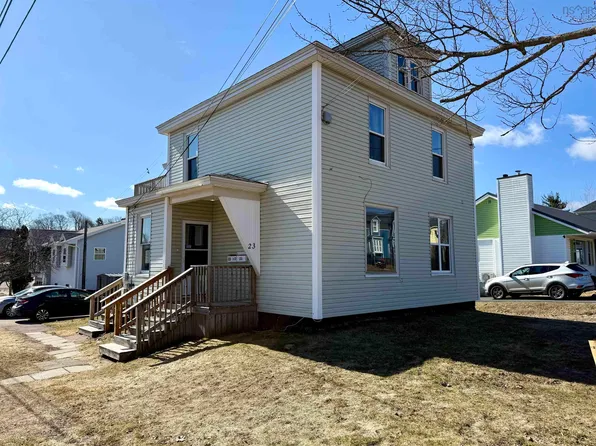 23 Queen St, Amherst, NS B4H 1P7