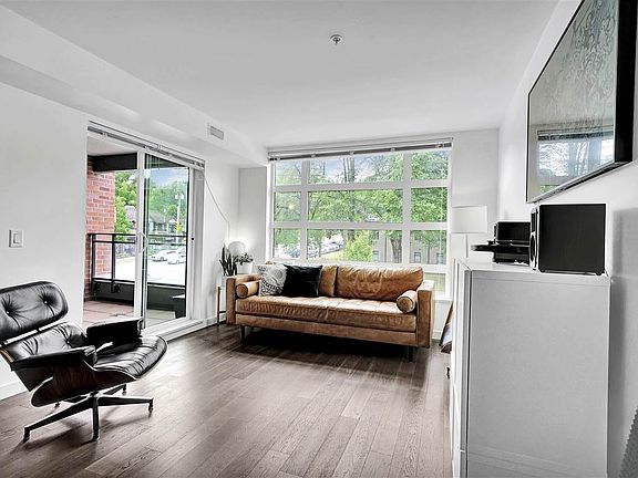 4th image of 95 Moody St #304