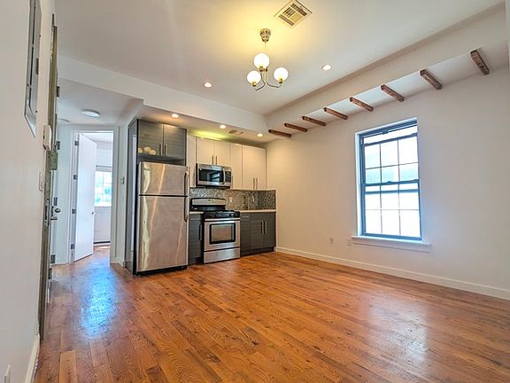 2nd image of 746 Jefferson Ave #2