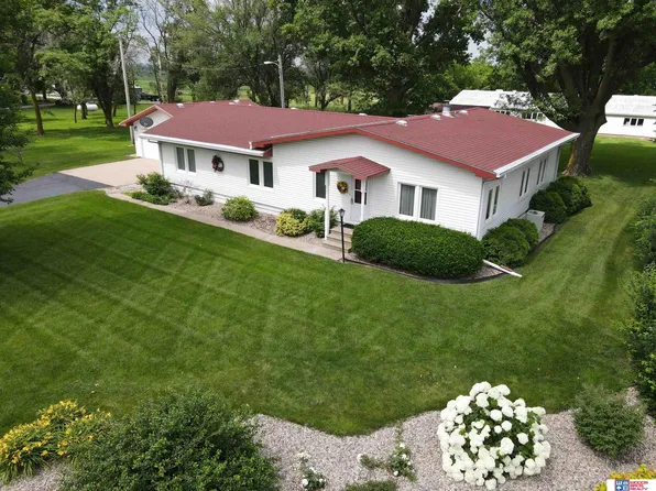1755 280th Rd, Seward, NE 68434