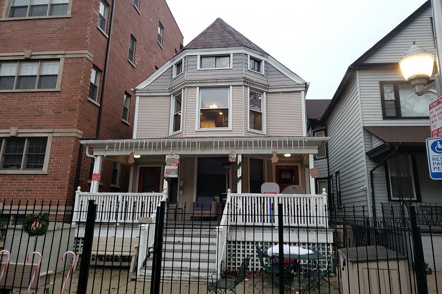1st image of 3722 N Wilton Ave