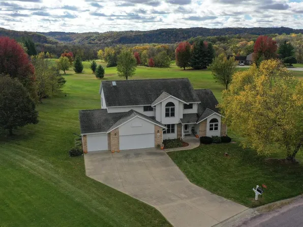 38630 Golf View Drive, Prairie Du Chien, WI 53821