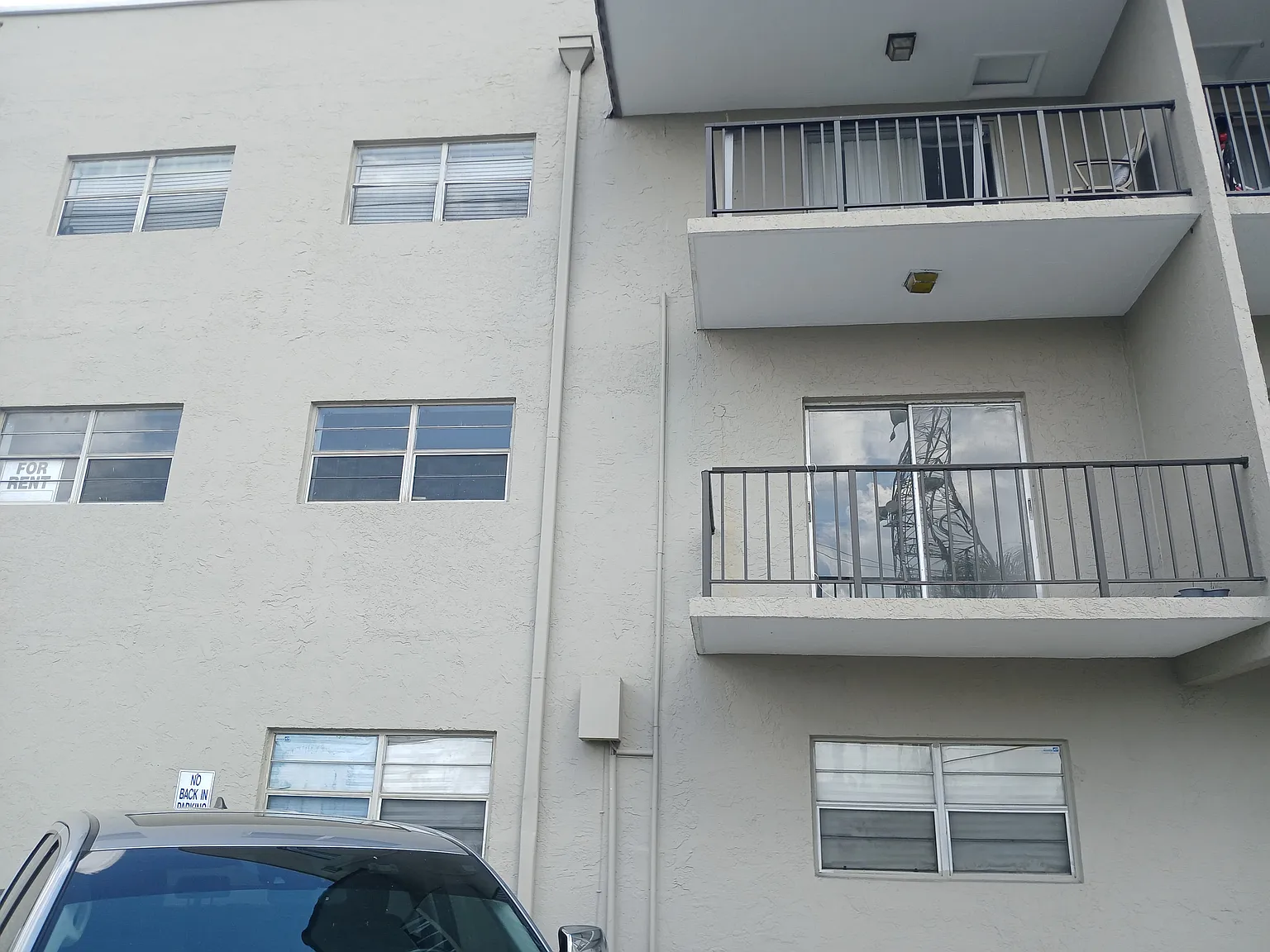 2 bed, 860 sqft, $1,725 — Photo 2
