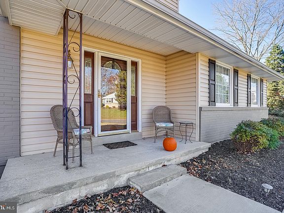 4th image of 2 Marklyn Ct